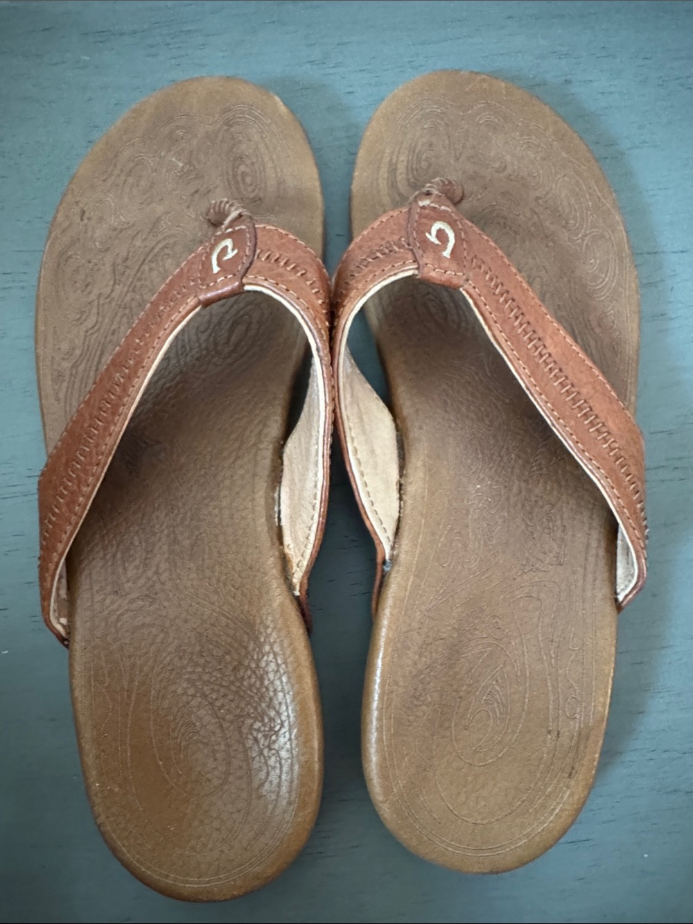 brown leather OluKai Honu women's sandals Women’s Size 10
